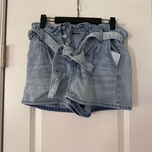 AE Mom Short w/ Belt